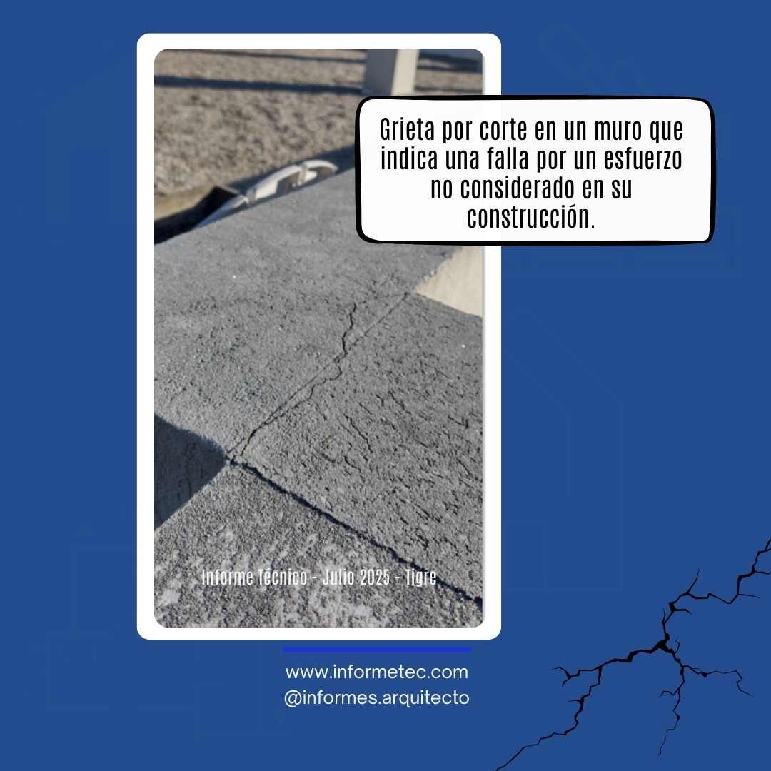 Grieta estructural en viga de hormigón observada durante informe técnico