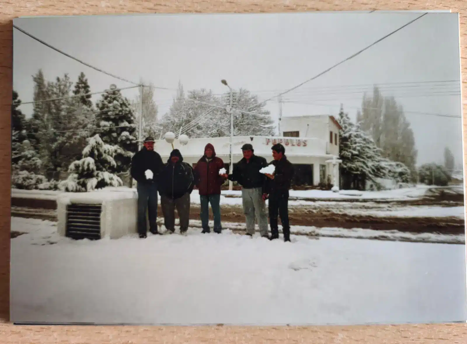Equipo de trabajo del arq. Lamensa en la Patagonia Argentina